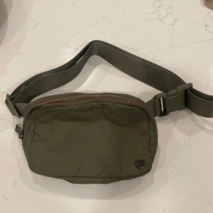 Lulu Lemon Fanny Pack Green